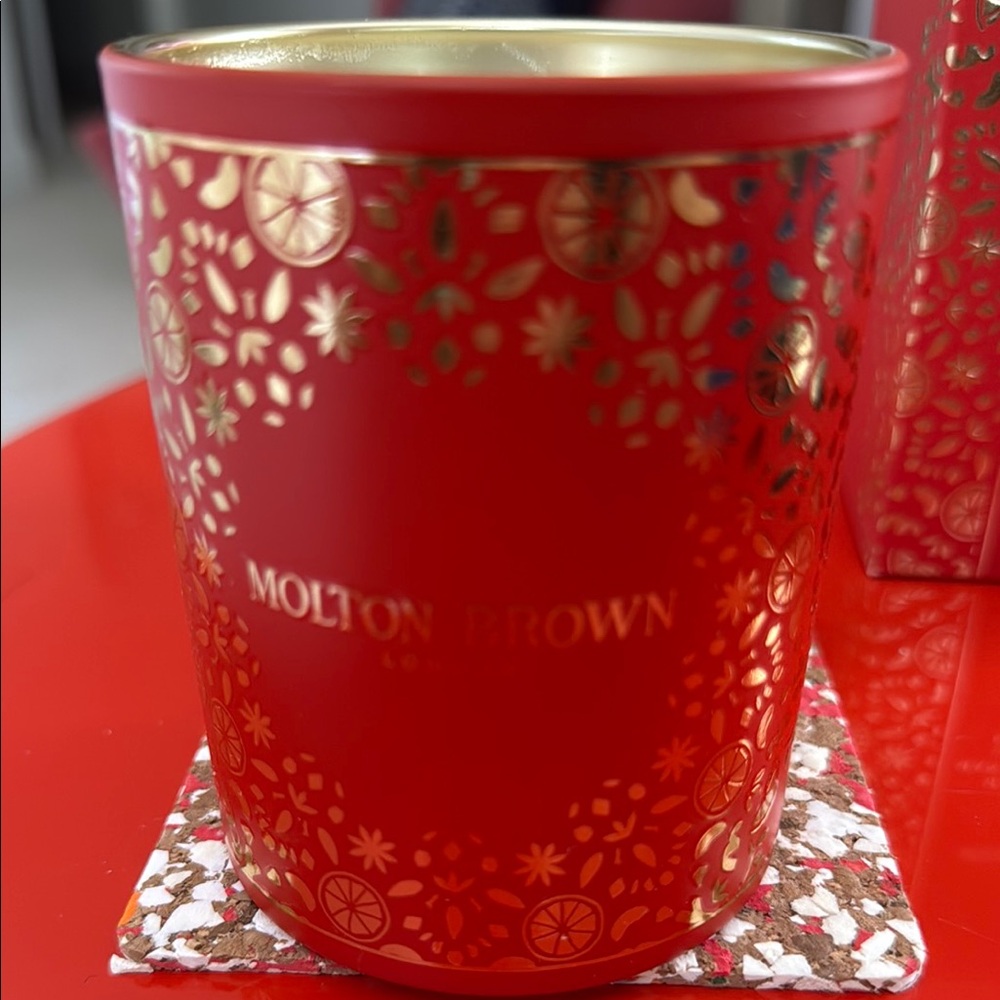 Molton Brown Red Scented Candle - Picture 2 of 6